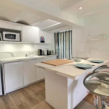 Holiday home Roz Vallee 2